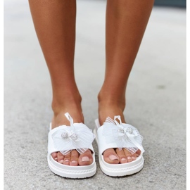 Białe klapki z kokardką Dido 1