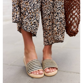 Czarne plecione klapki Capovalle 2