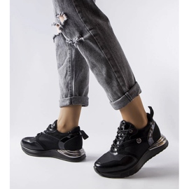 Czarne sneakersy Vinceza 1