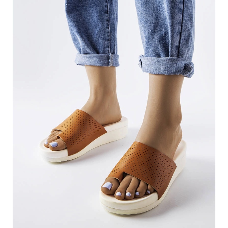 Brązowe klapki na koturnie Monferrato 1