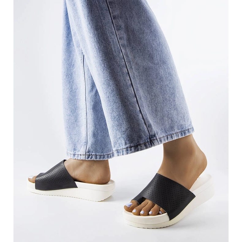 Czarne klapki na koturnie Monferrato 2