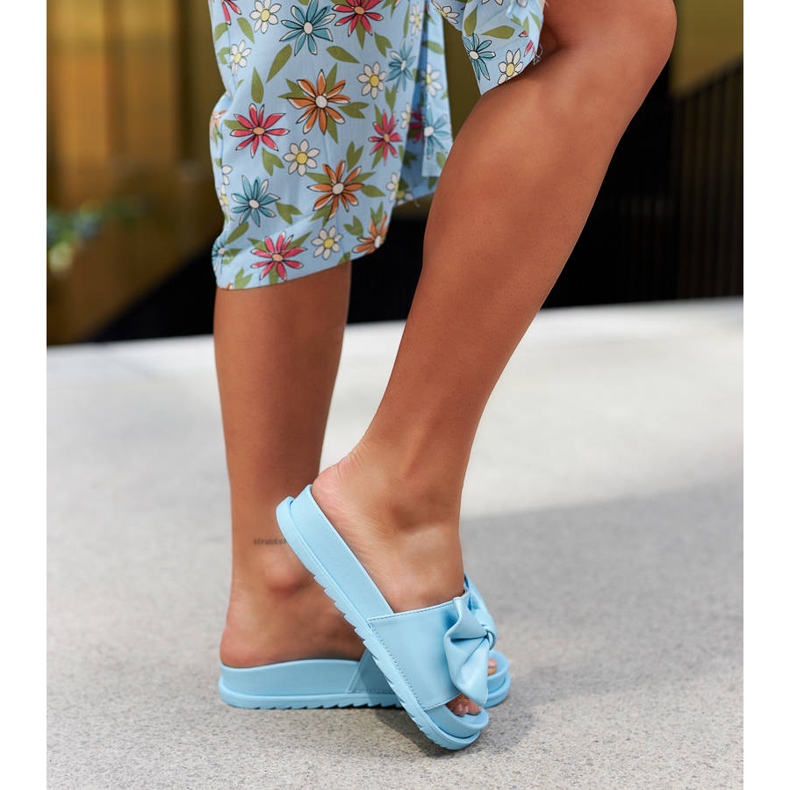 Niebieskie klapki z kokardką Servigliano 2