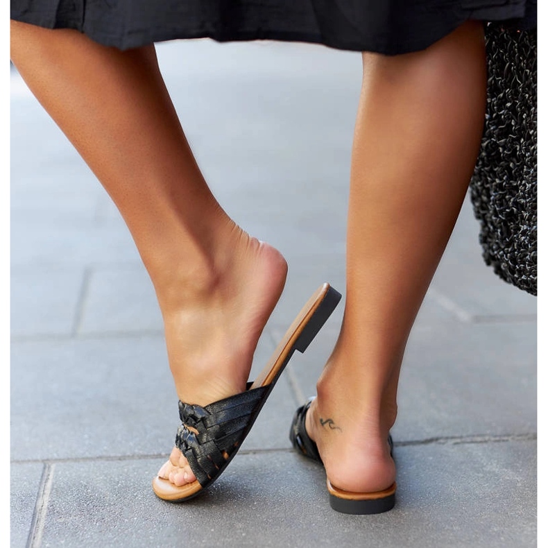 Inna Czarne plecione klapki Arcangela 1