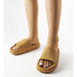 Brązowe gumowe klapki Porto 1