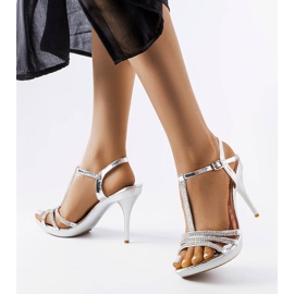 Srebrne sandałki zdobione cyrkoniami Brigida srebrny 1