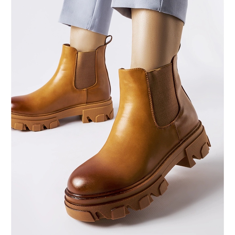 Brązowe wsuwane masywne botki Castell 1