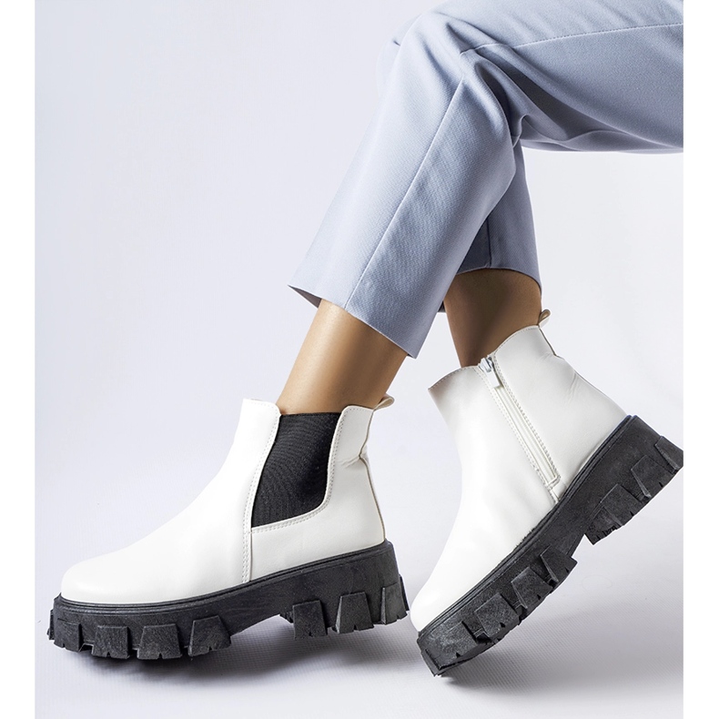 Biało-czarne masywne botki Petronio białe 1