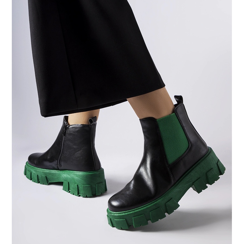 Czarno-zielone masywne botki Petronio czarne 1