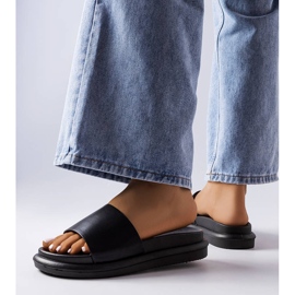 BM Czarne klapki na platformie Paquette 2