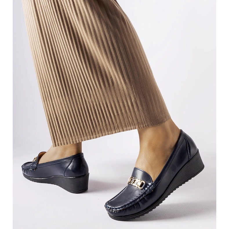 Granatowe mokasyny z klamrą na koturnie Lerino niebieskie 1