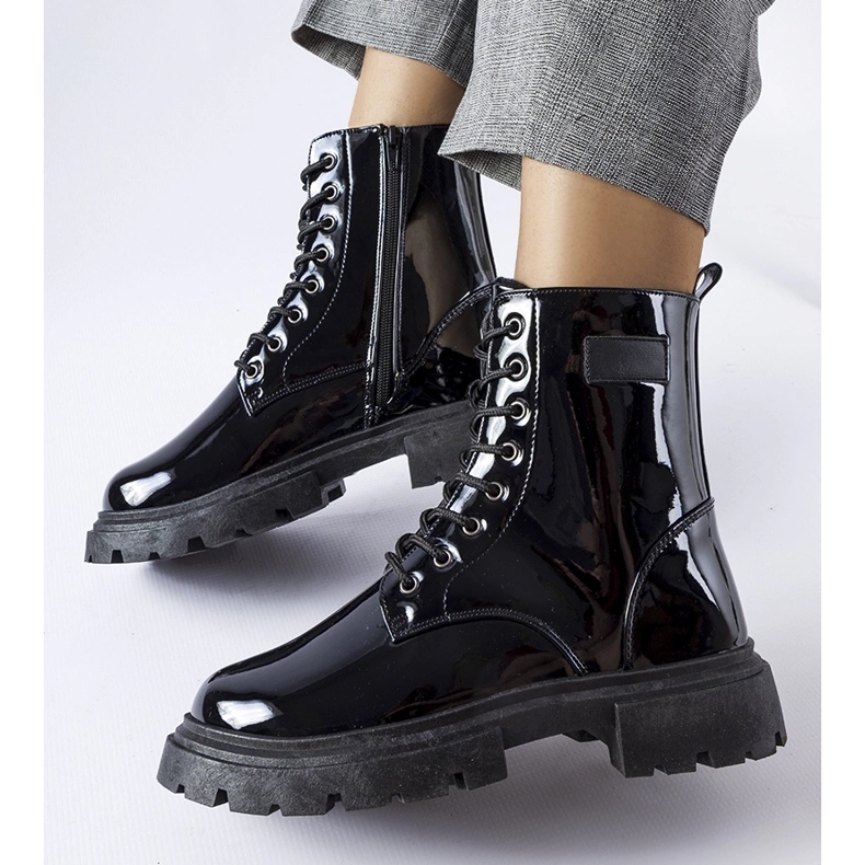 Inna Czarne ocieplane lakierowane trapery Mestervi 1