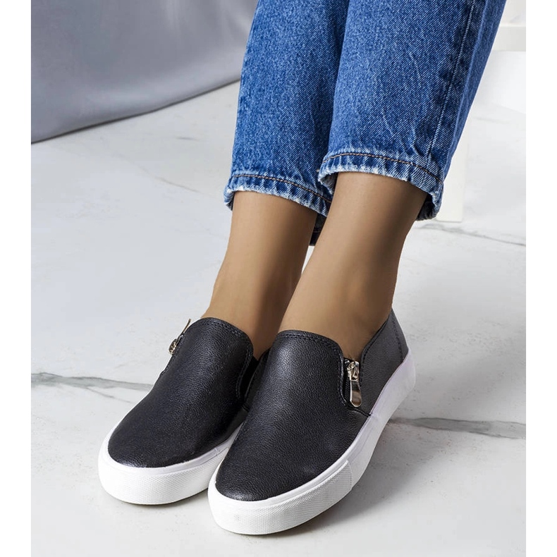 Czarne tenisówki z eko-skóry Denain 1