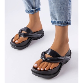 BM Czarne klapki na platformie Lachapelle 1