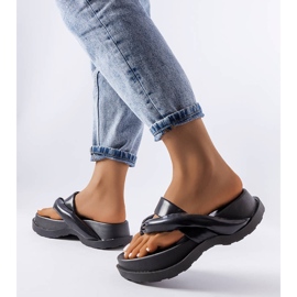 BM Czarne klapki na platformie Lachapelle 2