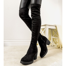 Czarne kozaki na słupku ocieplane Pakunsso 1