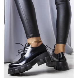 Czarne lakierowane półbuty Lynn 1