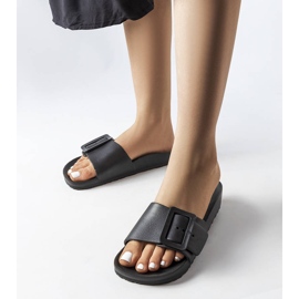 Czarne gumowe klapki z klamerką Nelm 1