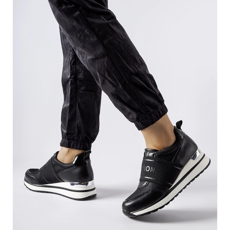 Czarne sneakersy ze srebrnym zdobieniem Andre 1