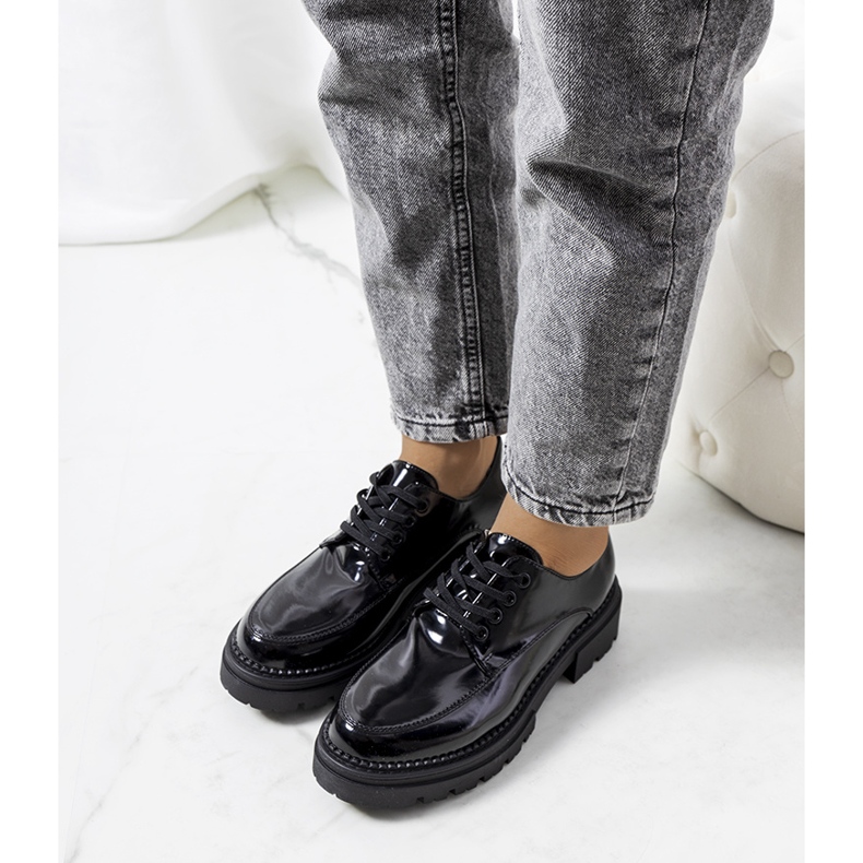 Czarne półbuty na traktorowej podeszwie Markus 1