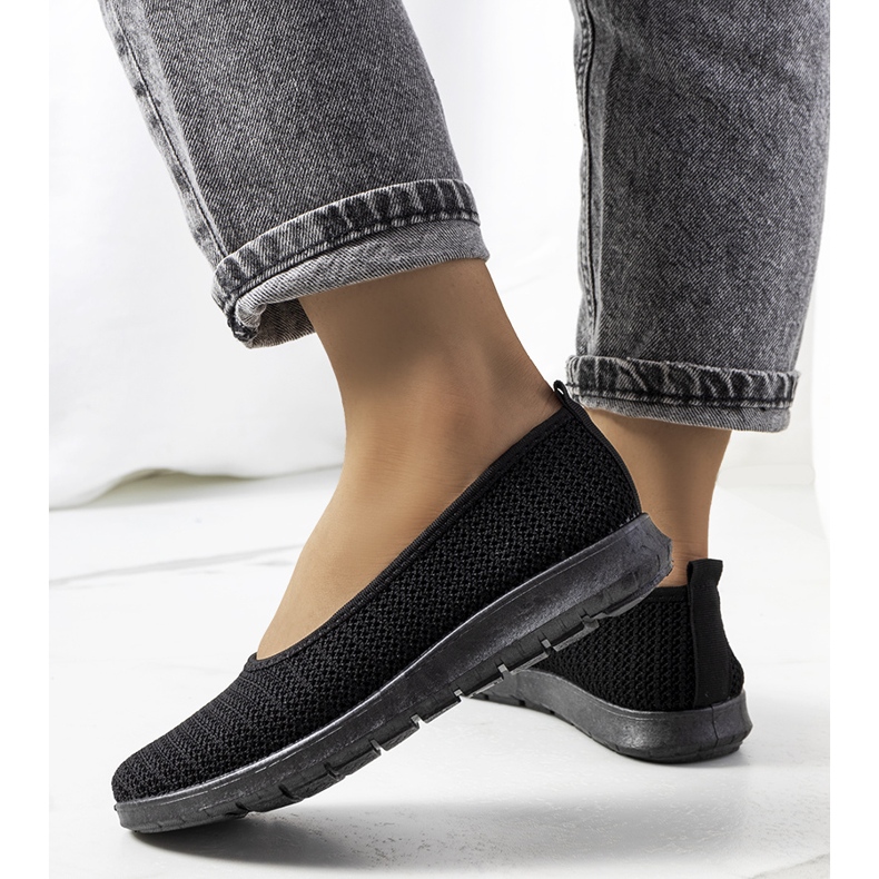 Czarne tenisówki ażurowe Ilse 1