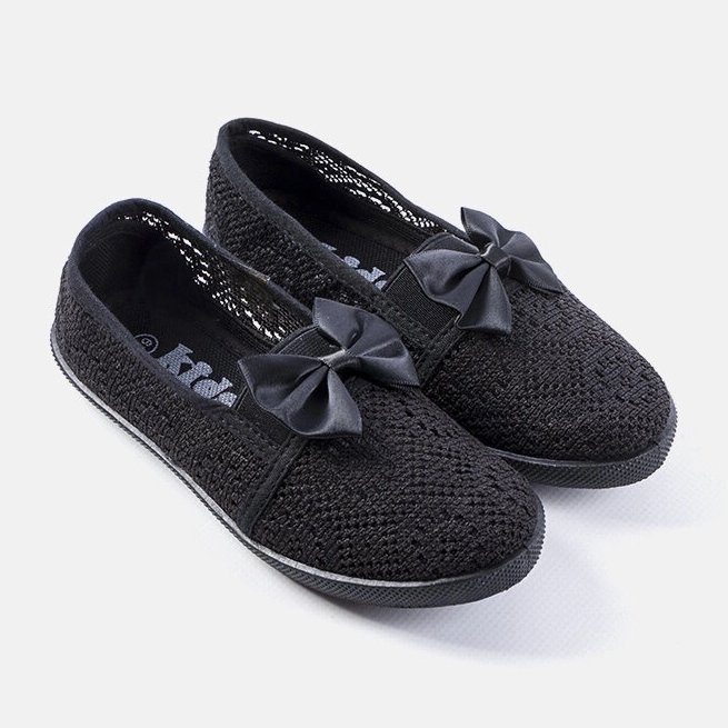 Czarne ażurowe sandałki dziecięce Bubby 1