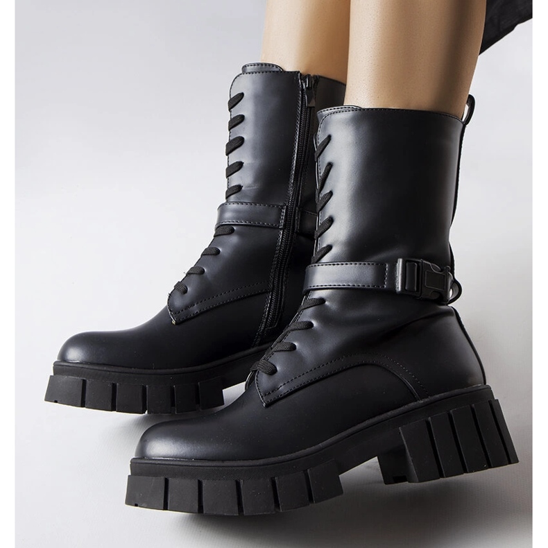 Czarne sznurowane botki-workery Rive 1