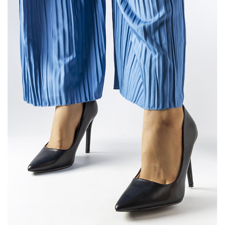 Czarne klasyczne szpilki Delis 1