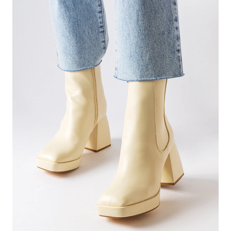 Beżowe botki na masywnym słupku Watson beżowy 1