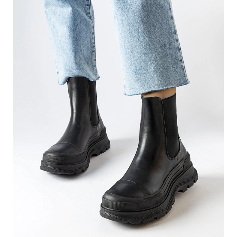 Czarne botki na platformie Bellucci 1