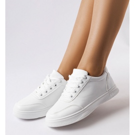 Białe sportowe sneakersy Donato 1