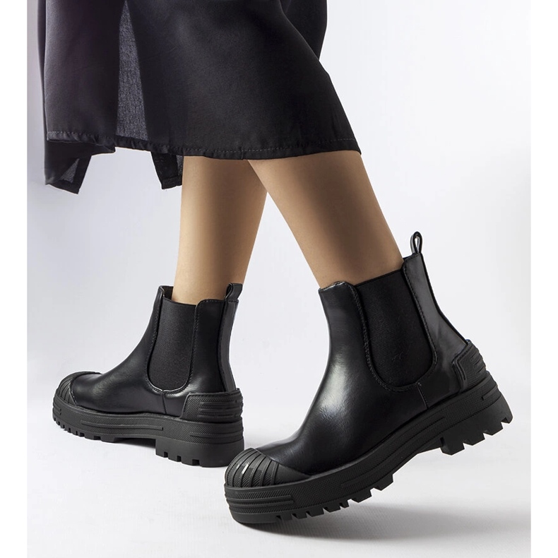 Czarne workery z gumowymi wstawkami Lange 1