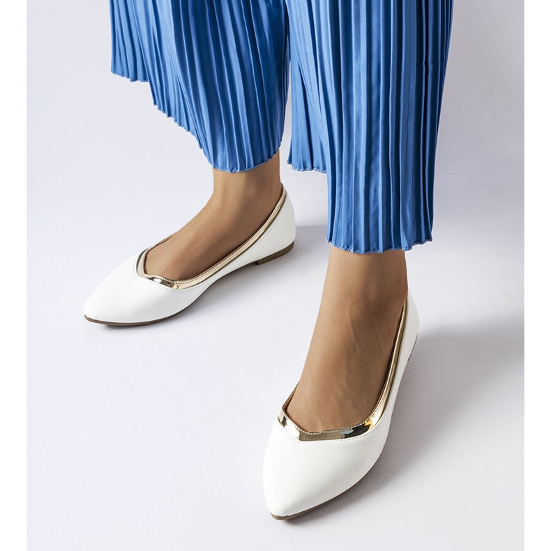 Białe balerinki ze szpiczastym noskiem Vittorio 1