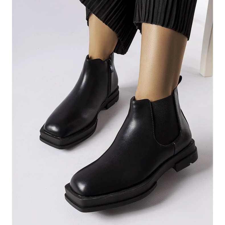 Inna Czarne niskie botki płaskie Tarquinia 1