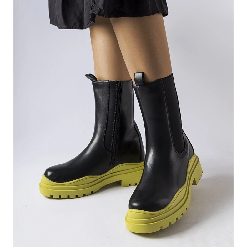 Czarne botki na kolorowej podeszwie Delebio 1