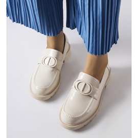 Inna Beżowe lakierowane mokasyny Scranton beżowy 1