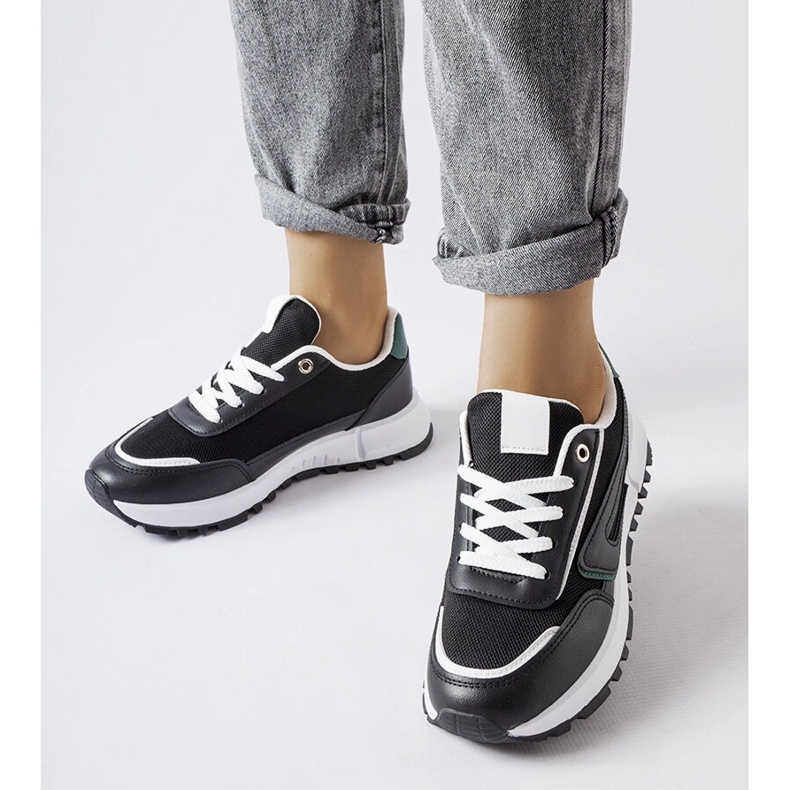 Inna Czarne sneakersy z zielonym akcentem Tod 2