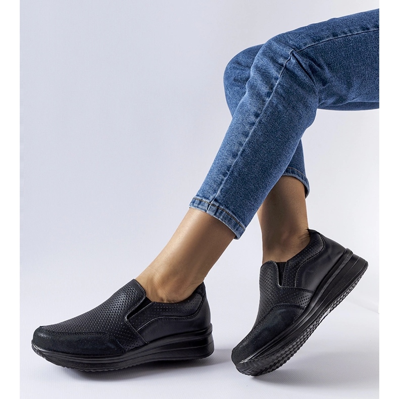 Czarne ażurowe sneakersy na koturnie Rhéaume 1