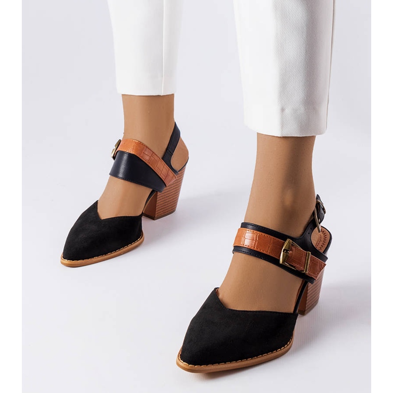 Czarne czółenka na słupku Hardouin 1