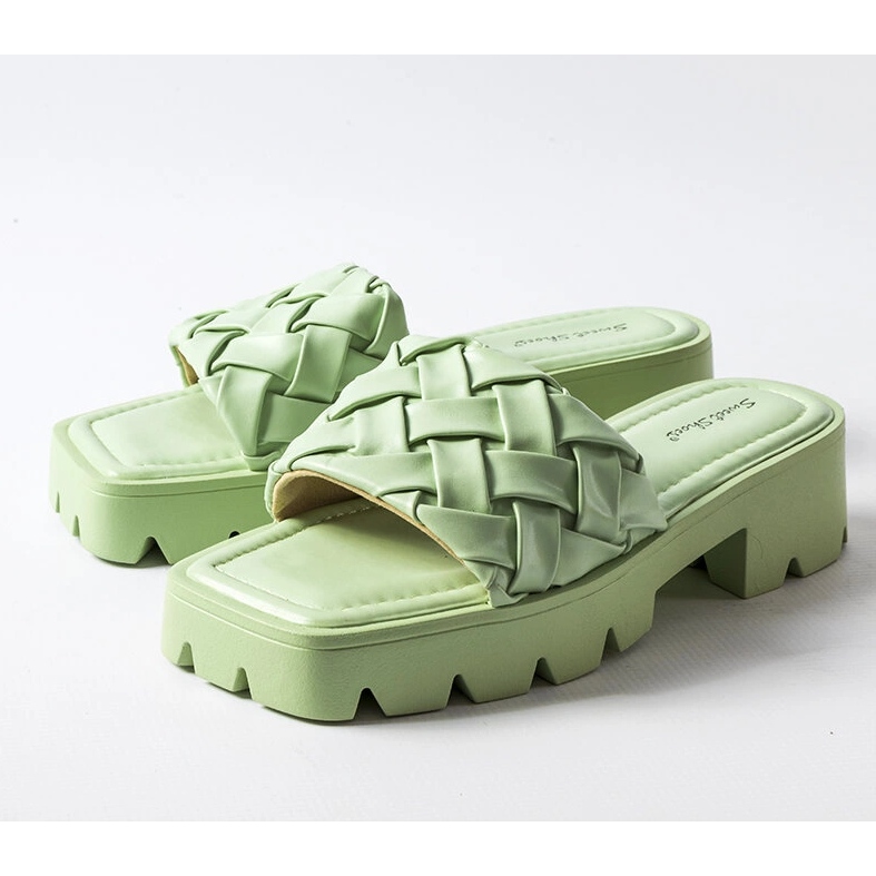 Zielone klapki na traktorowej podeszwie Lora 1