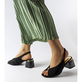 Czarne sandałki na niskim słupku Baccarato 1