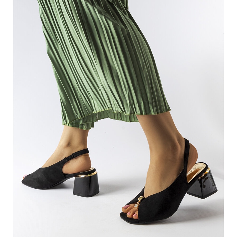 Czarne sandałki na niskim słupku Baccarato 1