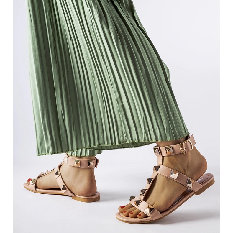 Inna Różowe sandały z ćwiekami Ignazio 1