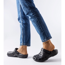 Czarne piankowe klapki z zakrytym noskiem Kleist 1