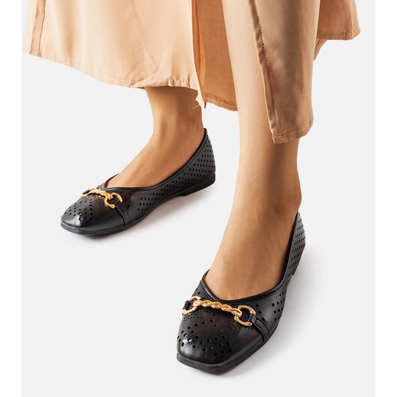 Czarne ażurowe balerinki Schiavone 1