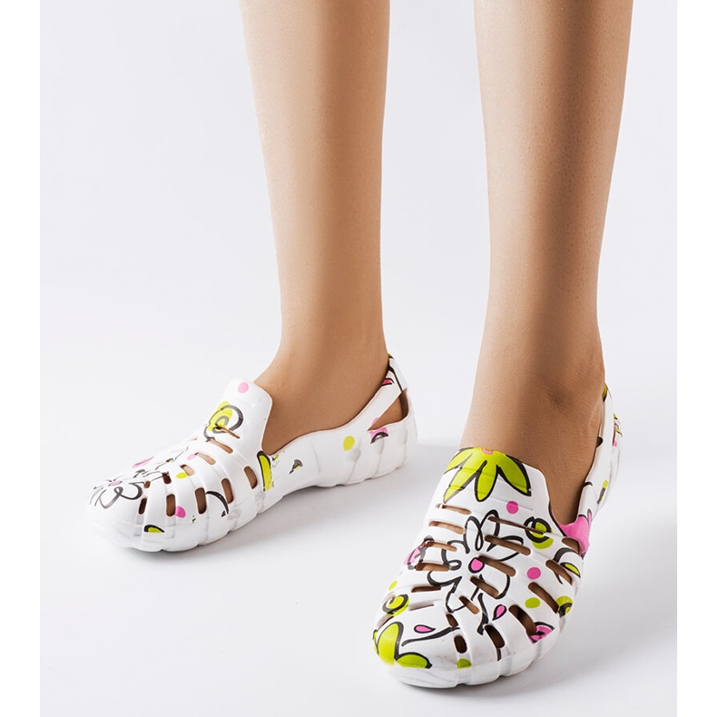 Białe gumowe klapki ze wzorem Finley 1