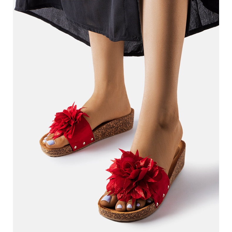 Czerwone klapki z kwiatkiem na korkowej podeszwie Anjali 1