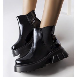 Czarne lakierowane botki ocieplane Delit 1