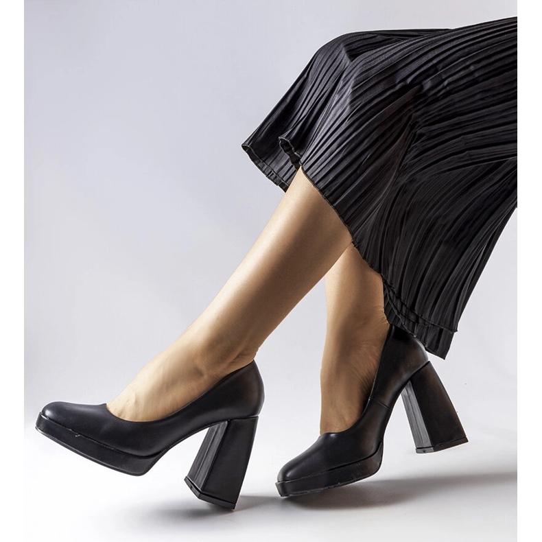 Czarne czółenka na wysokim słupku Mailly 1