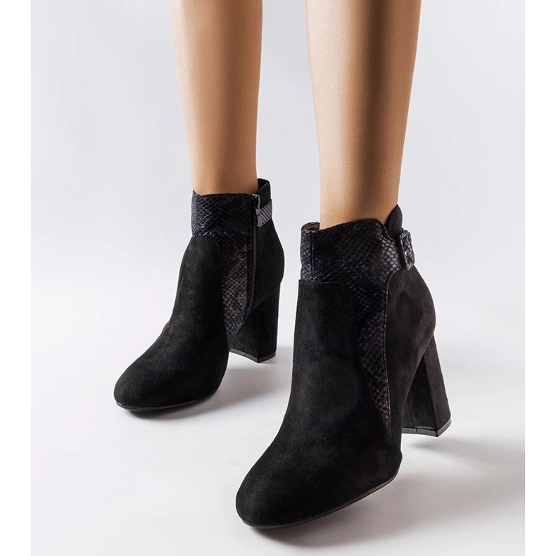 Czarne botki w wężową wstawkę eko zamsz Daamen 1