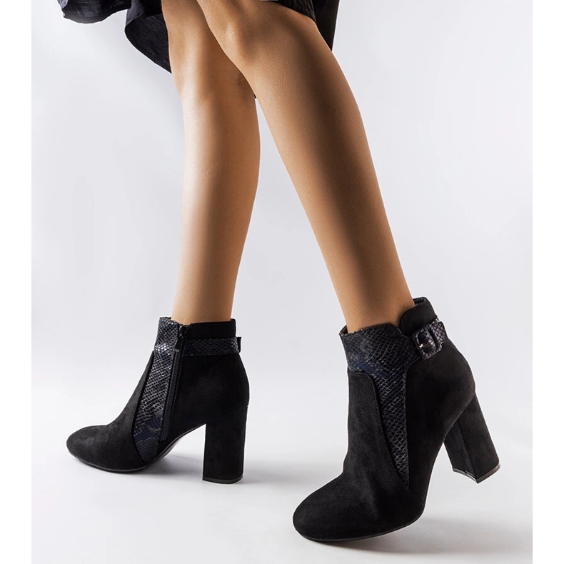 Czarne botki w wężową wstawkę eko zamsz Daamen 2